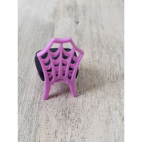 Vampirina mini spider web chair doll accessory toy figure - Picture 3 of 4